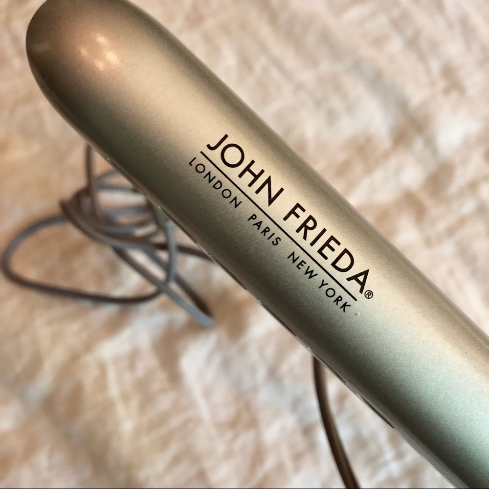 John Frieda ceramic flat iron
